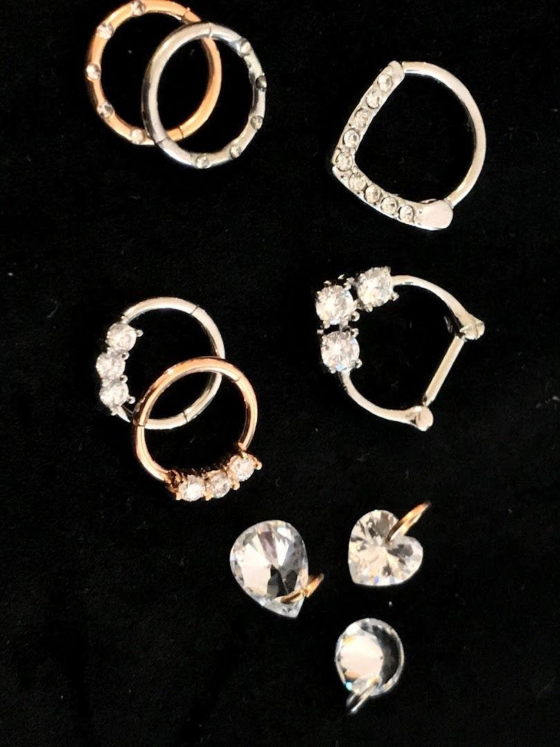 a set of five rings with a diamond
