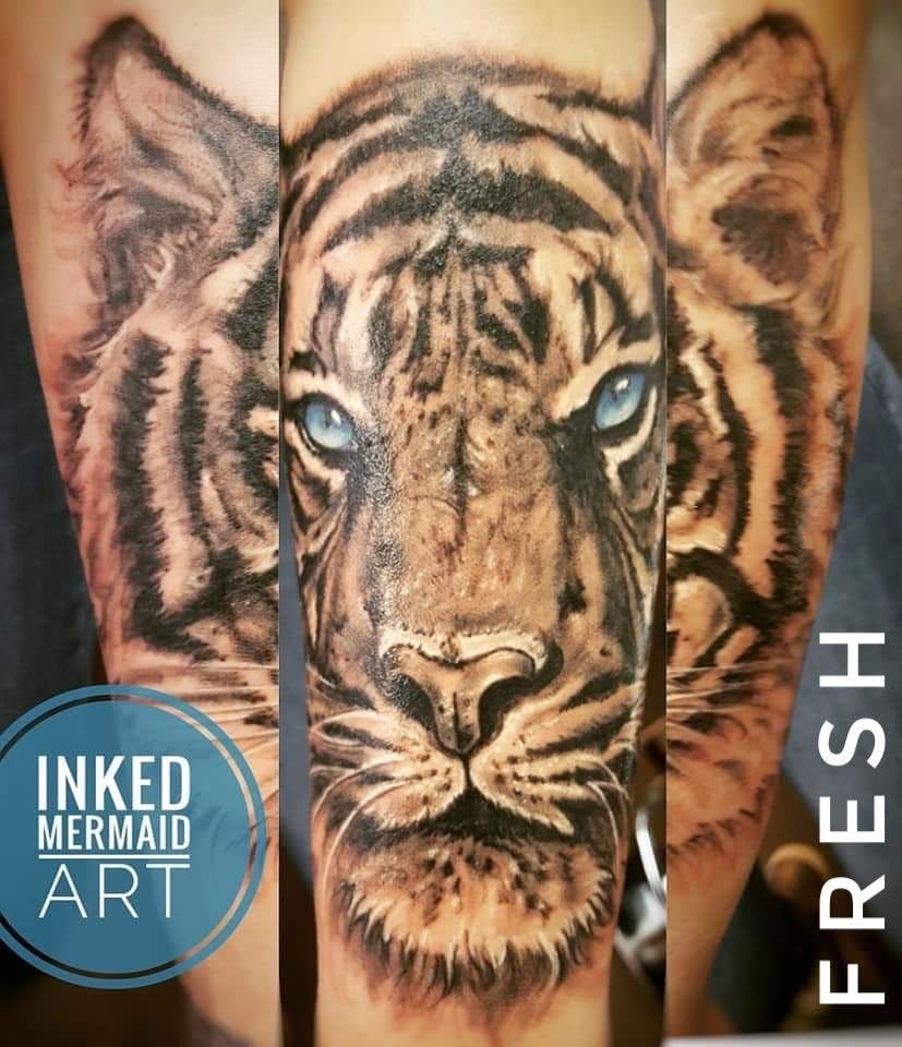a tiger narben tattoo on the arm, aurich, germany