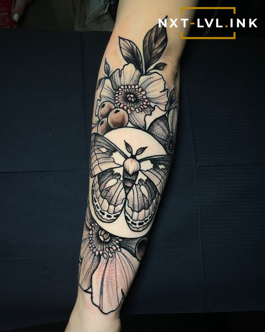 a cover-up tattoo with a skull and flowers on the arm, aachen, germany