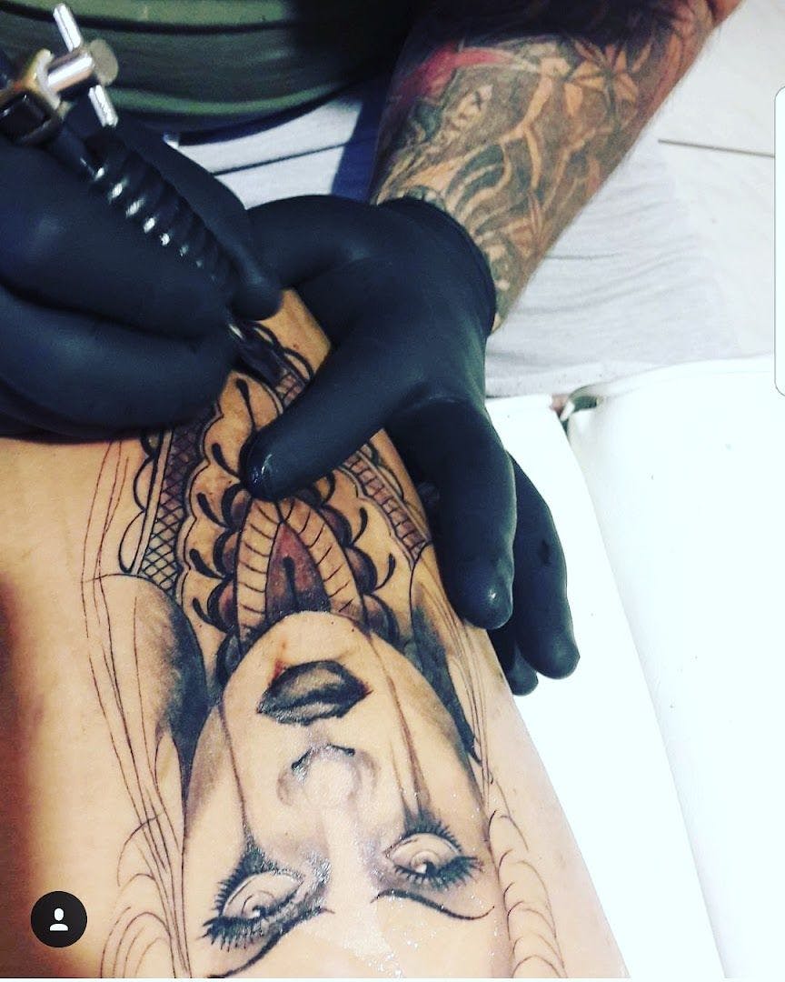 a japanische tattoos in leipzig artist working on a woman's thigh, anhalt-bitterfeld, germany