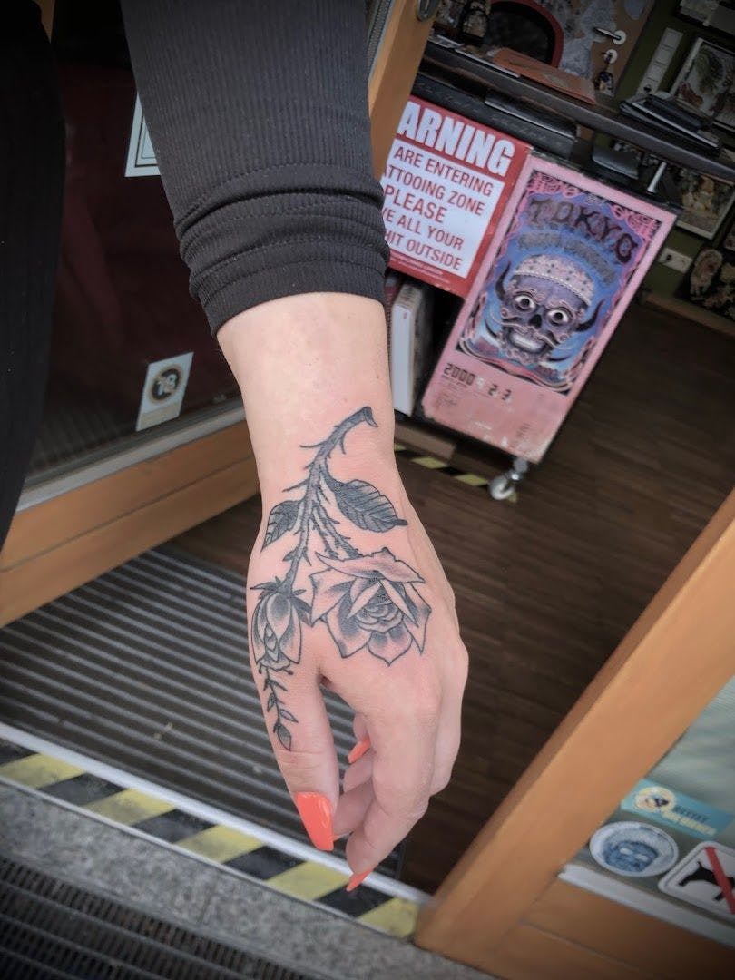a woman's hand with a narben tattoo on it, tübingen, germany