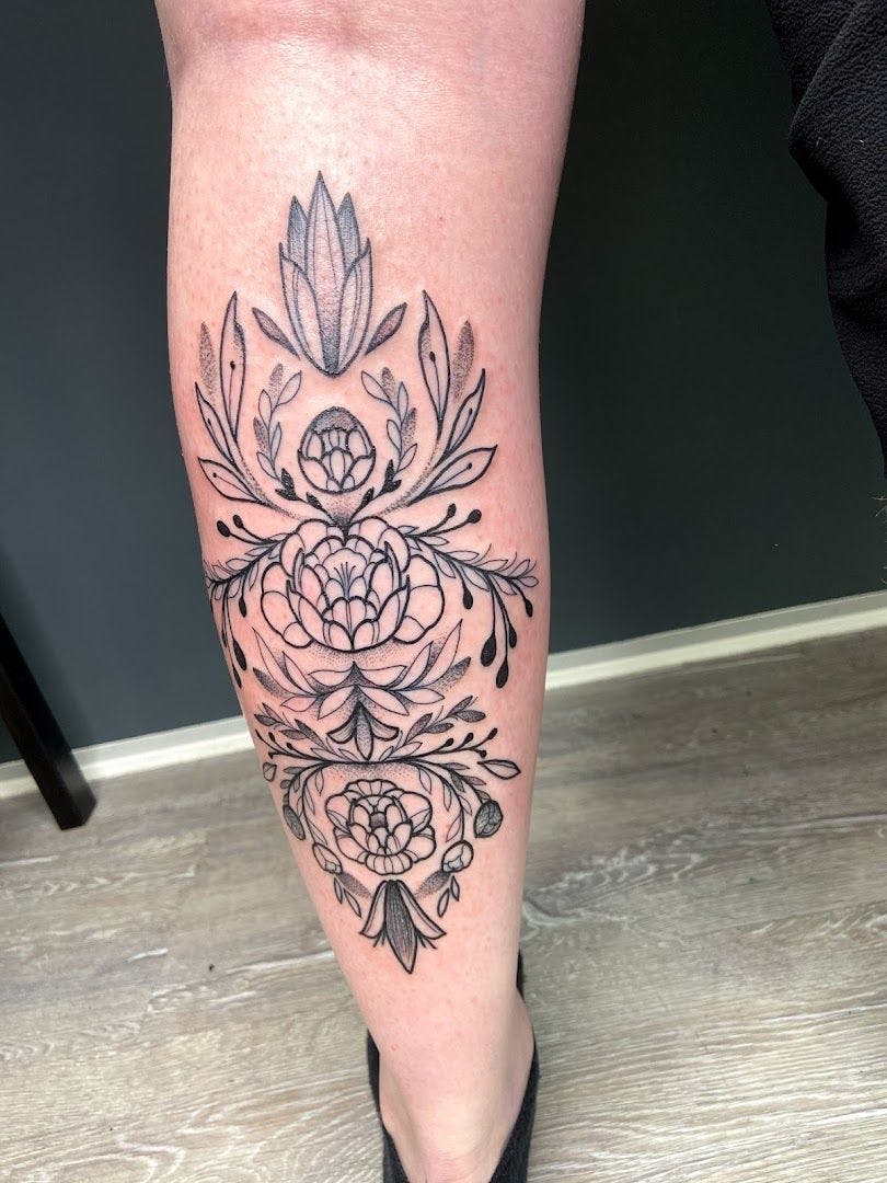 a black and white flower cover-up tattoo on the leg, rhein-erft district, germany