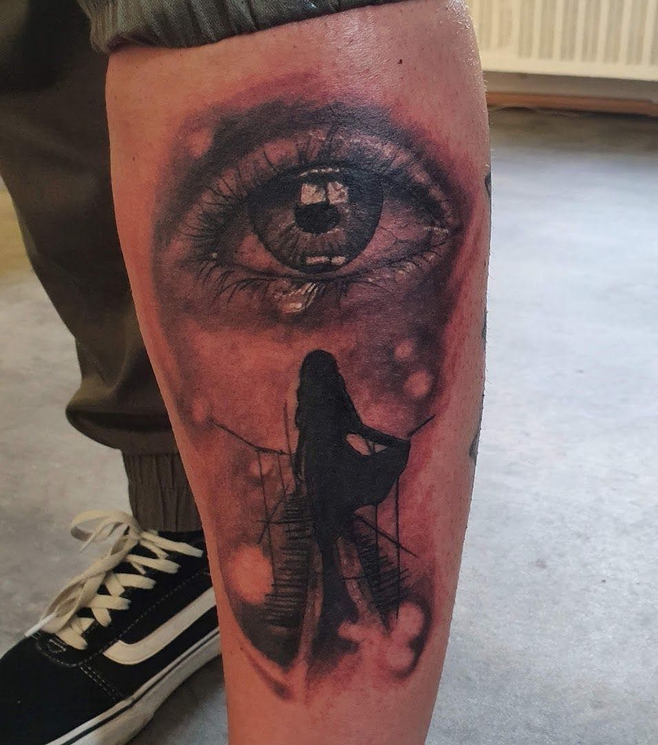 a man's leg with a narben tattoo of an eye and a man's face, kreisfreie stadt bottrop, germany