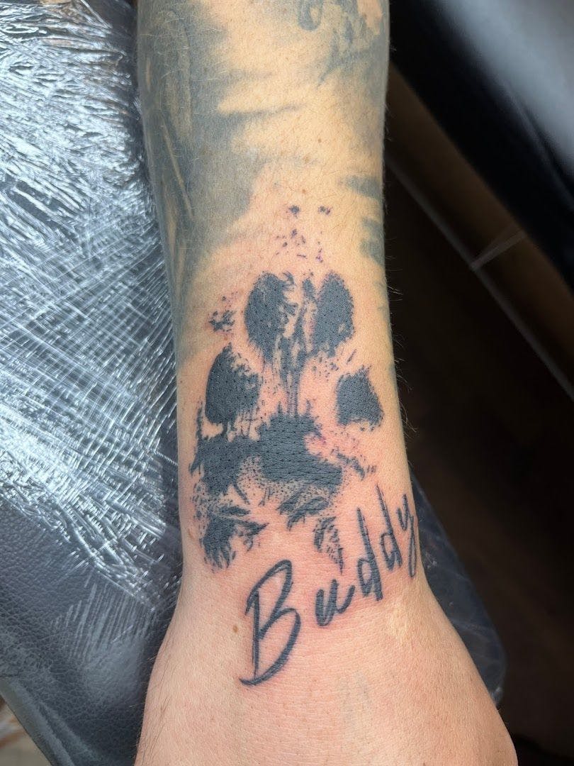 a portrait tattoos with the word'bad'on it, freising, germany