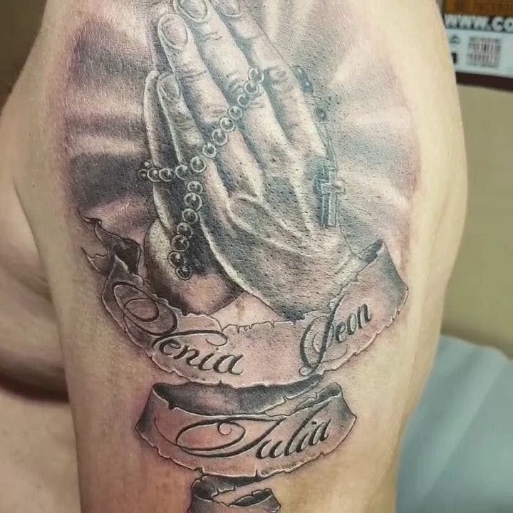 a narben tattoo of a praying hand with a rosary and rosary, fulda, germany