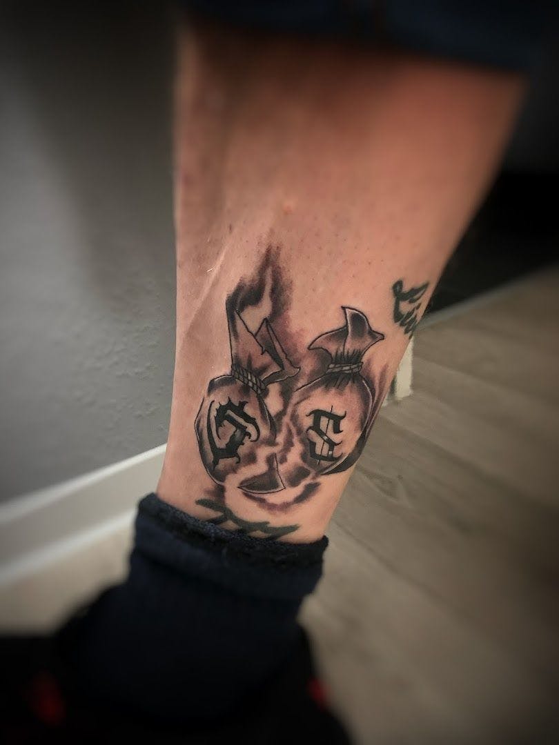 a cover-up tattoo of a cat on the leg, oldenburg, germany