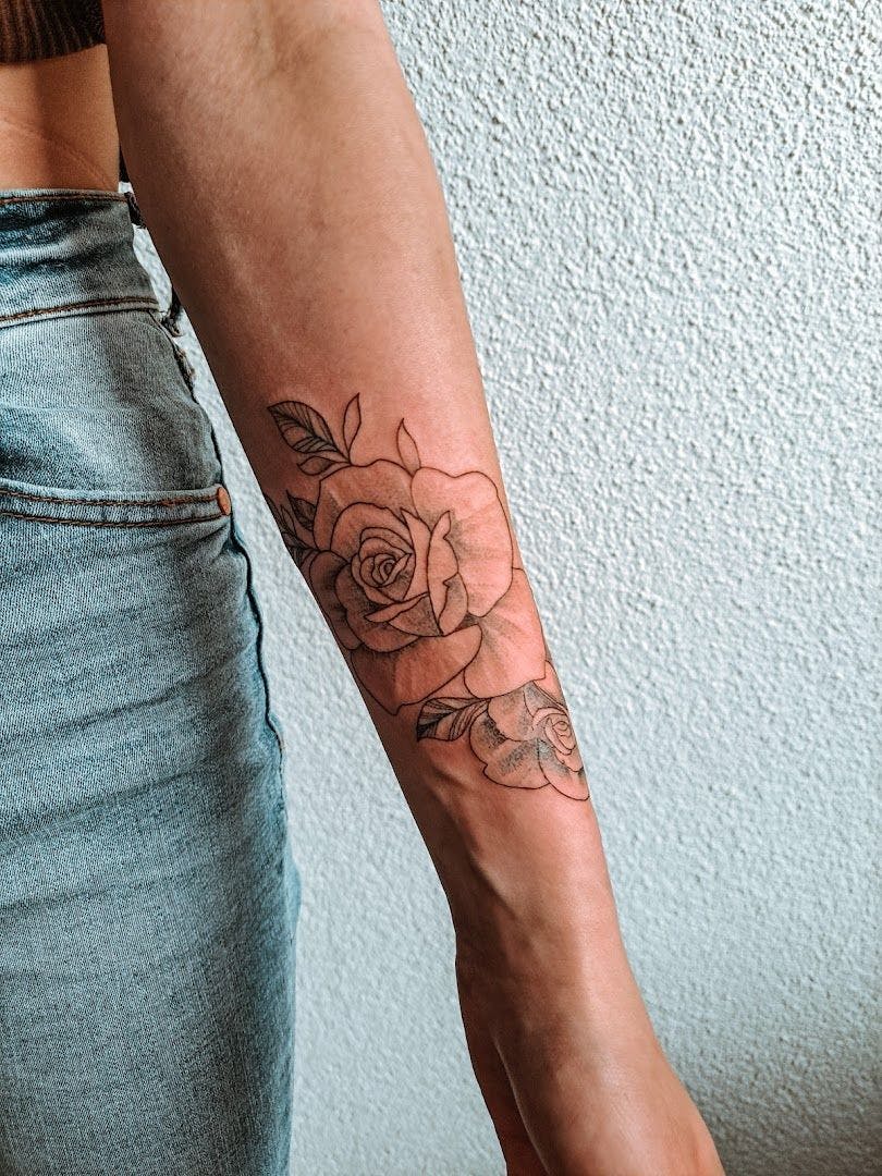a rose japanische tattoos in leipzig on the arm, coburg, germany