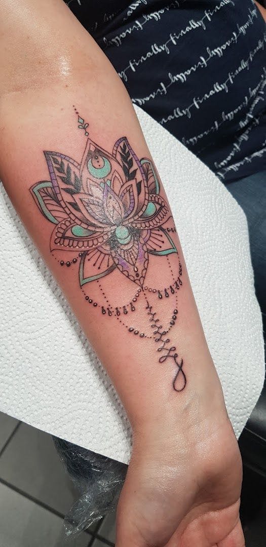 a lotus narben tattoo on the wrist, saarlouis, germany