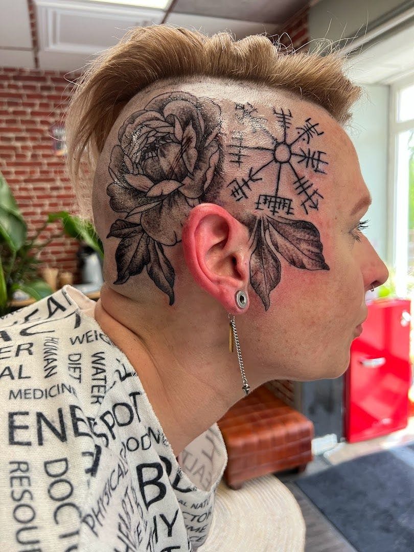 a woman with a narben tattoo on her head, kreisfreie stadt gera, germany