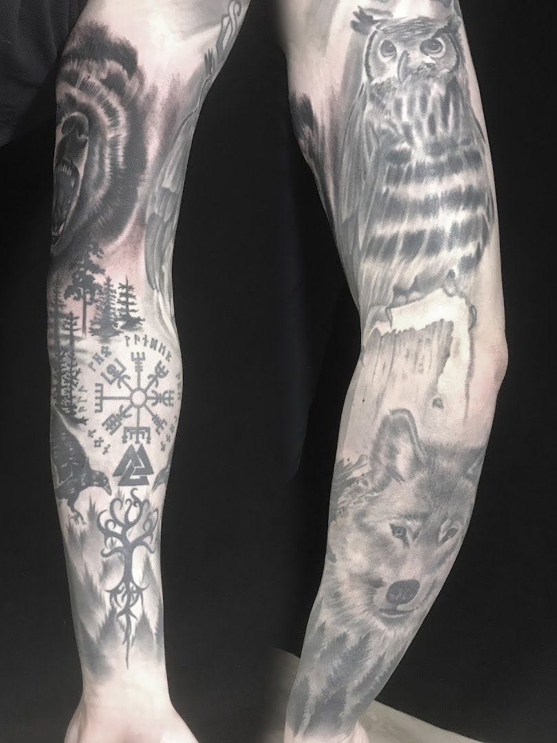 a man with a cover-up tattoo on his leg, kreisfreie stadt oldenburg, germany