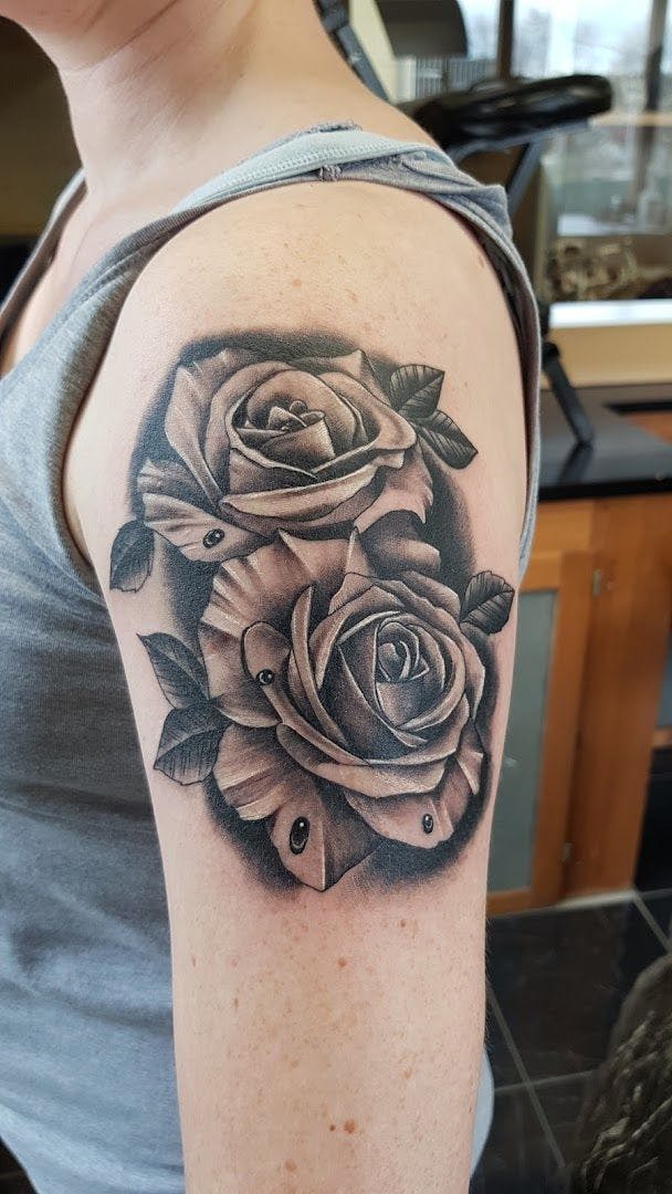 a black and white rose cover-up tattoo on the shoulder, heidenheim, germany