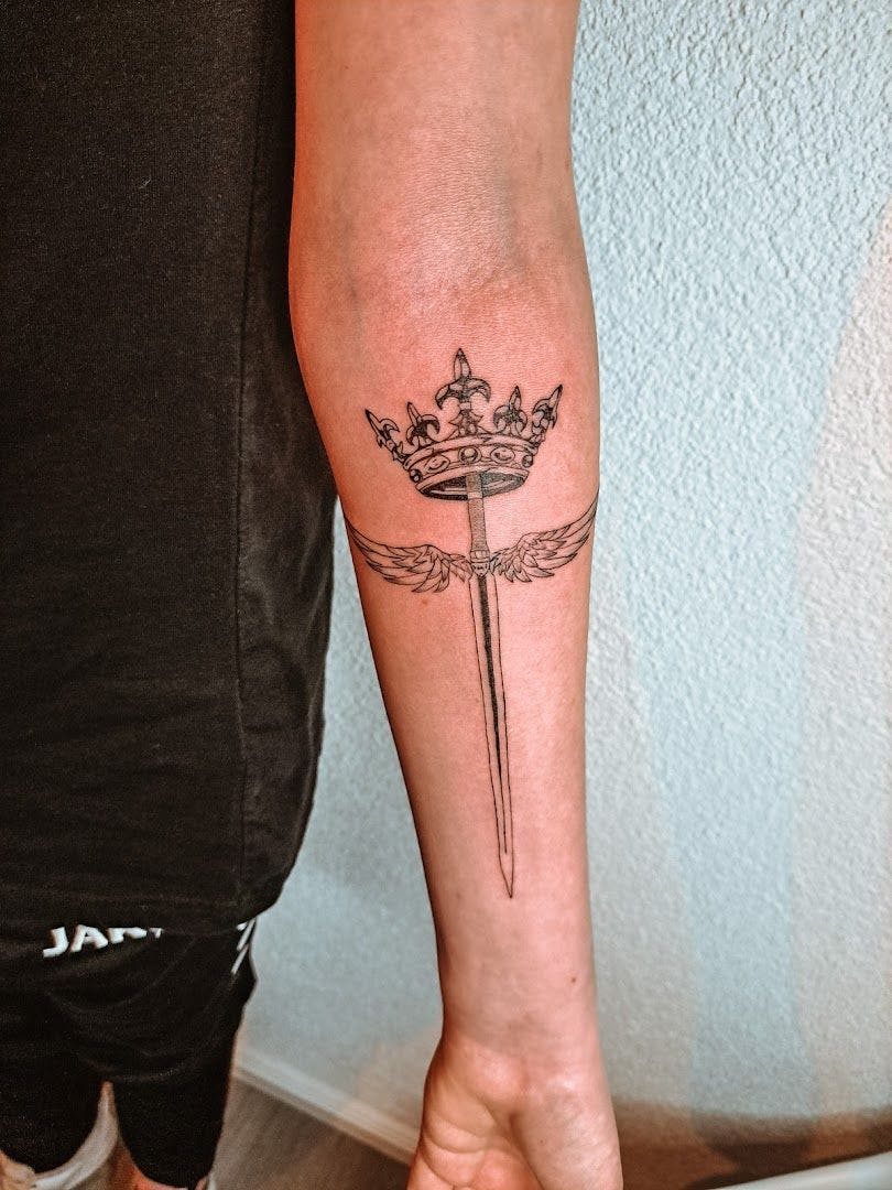 a japanische tattoos in leipzig of a sword with a crown on it, coburg, germany