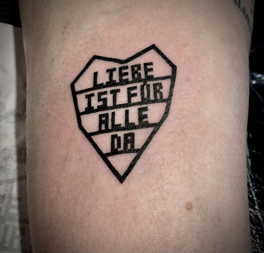 a black and white narben tattoo with the words let the heart, hamburg, germany